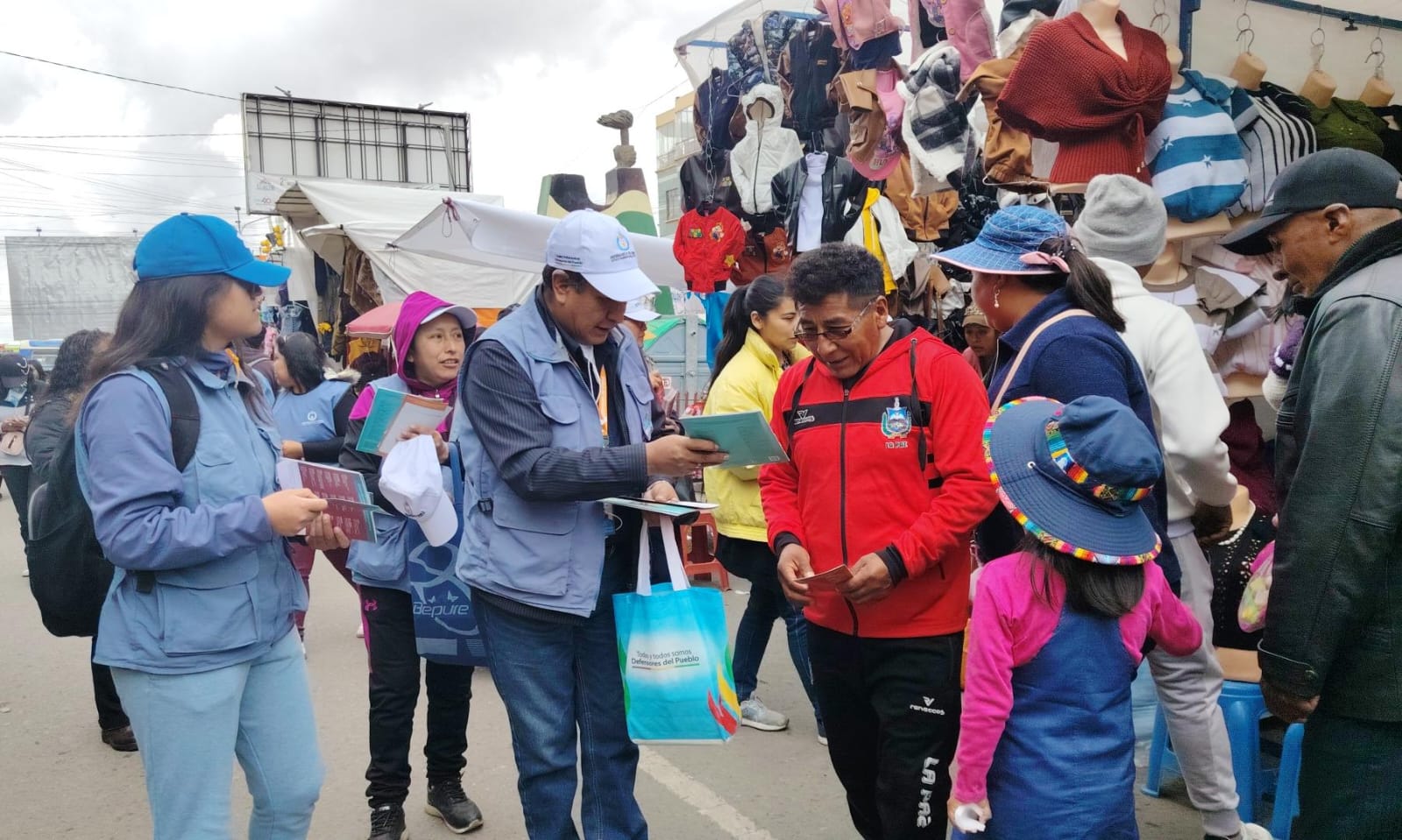 DEFENSORÍA DEL PUEBLO DESPLIEGA MOVILIZACIÓN EN EL ALTO PARA PROMOVER LOS DERECHOS HUMANOS Y ACERCAR SUS SERVICIOS A LA POBLACIÓN