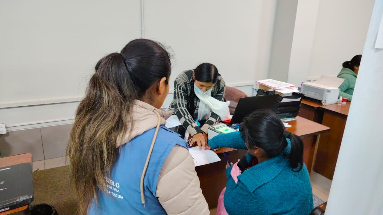 GESTIÓN DEFENSORIAL LOGRA QUE MUJER DE 28 AÑOS RESTITUYA SU DERECHO A LA IDENTIDAD AL OBTENER SUS DOCUMENTOS PERSONALES POR PRIMERA VEZ