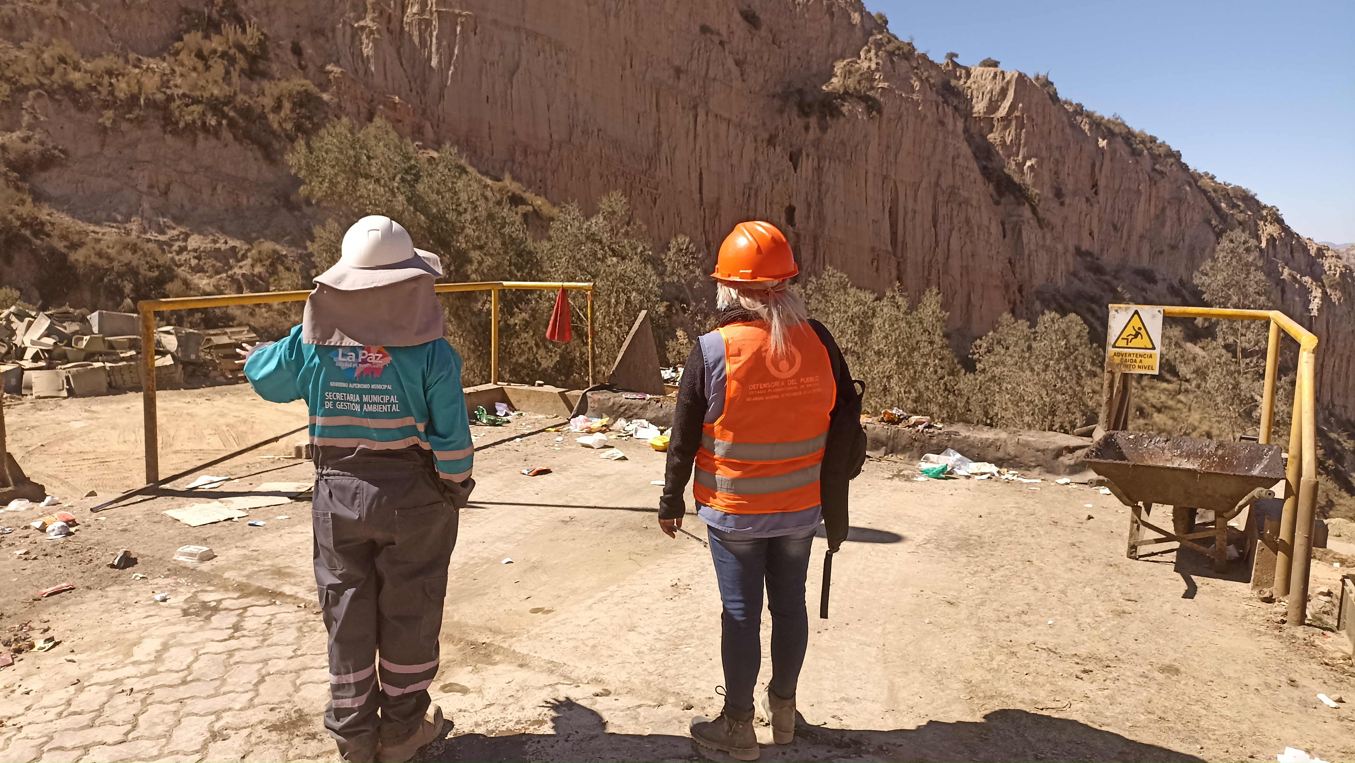 DEFENSORÍA DEL PUEBLO VERIFICA CUMPLIMIENTO DE COMPROMISOS ASUMIDOS POR EL GAMLP EN FAVOR DE TRABAJADORES DEL RELLENO SANITARIO DE SAK’A CHURU – LA PAZ