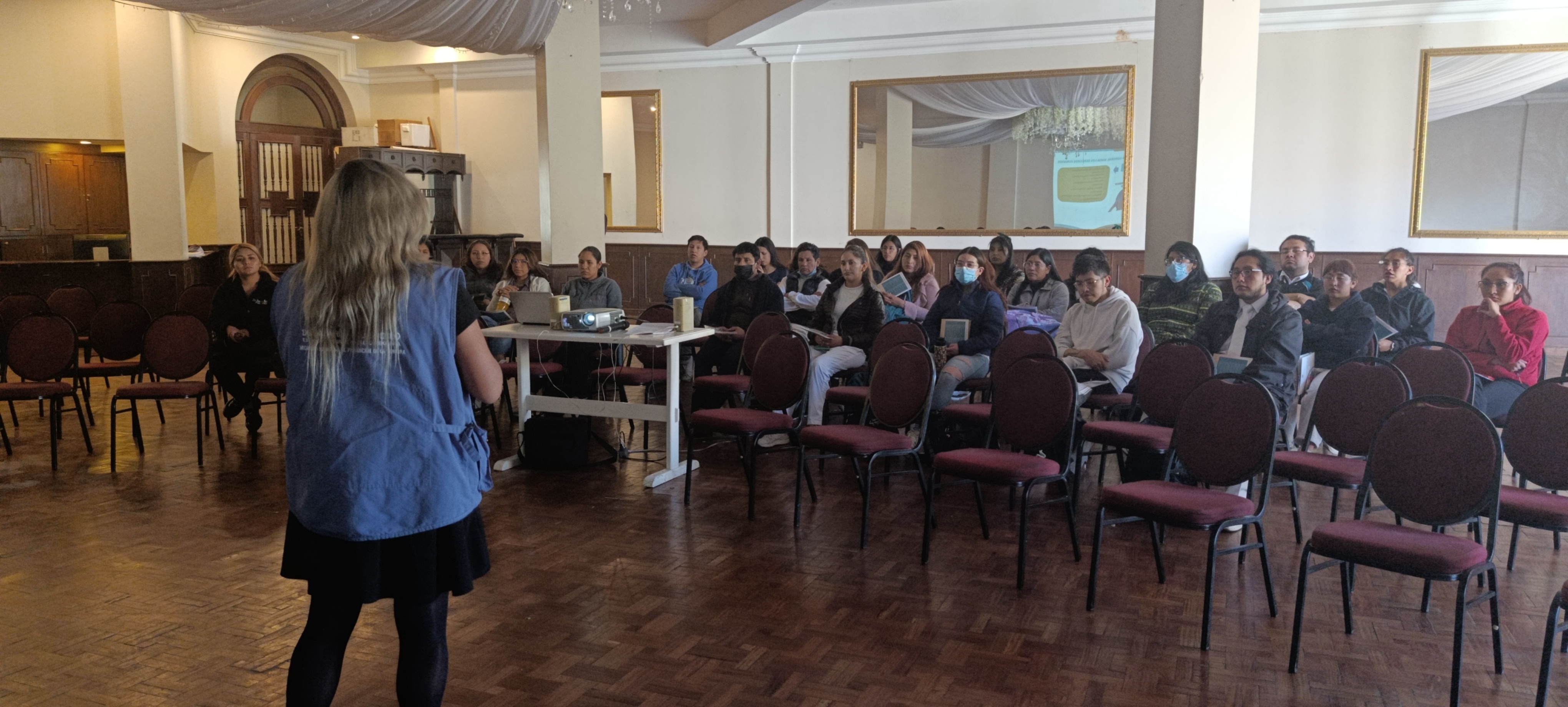 DEFENSORÍA DEL PUEBLO CAPACITA AL PERSONAL MÉDICO DEL HOSPITAL METODISTA DE LA PAZ SOBRE DERECHOS HUMANOS EN EL AMBITO DE LA SALUD