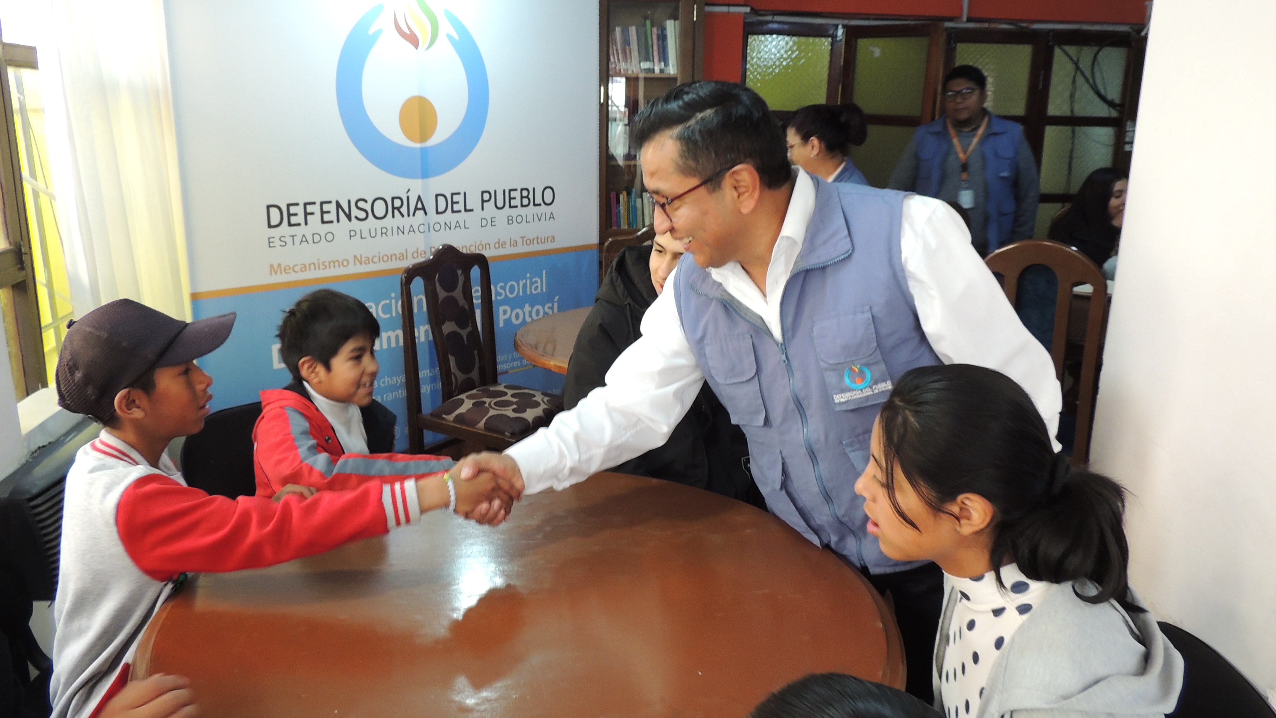NIÑOS EN POTOSÍ NOMBRAN AL DEFENSOR DEL PUEBLO COMO PORTAVOZ DE SUS DEMANDAS ANTE AUTORIDADES NACIONALES