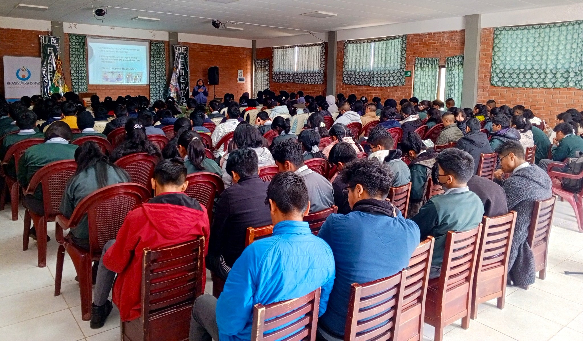 120 ESTUDIANTES DE LA U.E. FÁBRICA DE CEMENTO FORTALECEN SUS CONOCIMIENTOS EN DERECHOS HUMANOS Y PREVENCIÓN DE LA VIOLENCIA