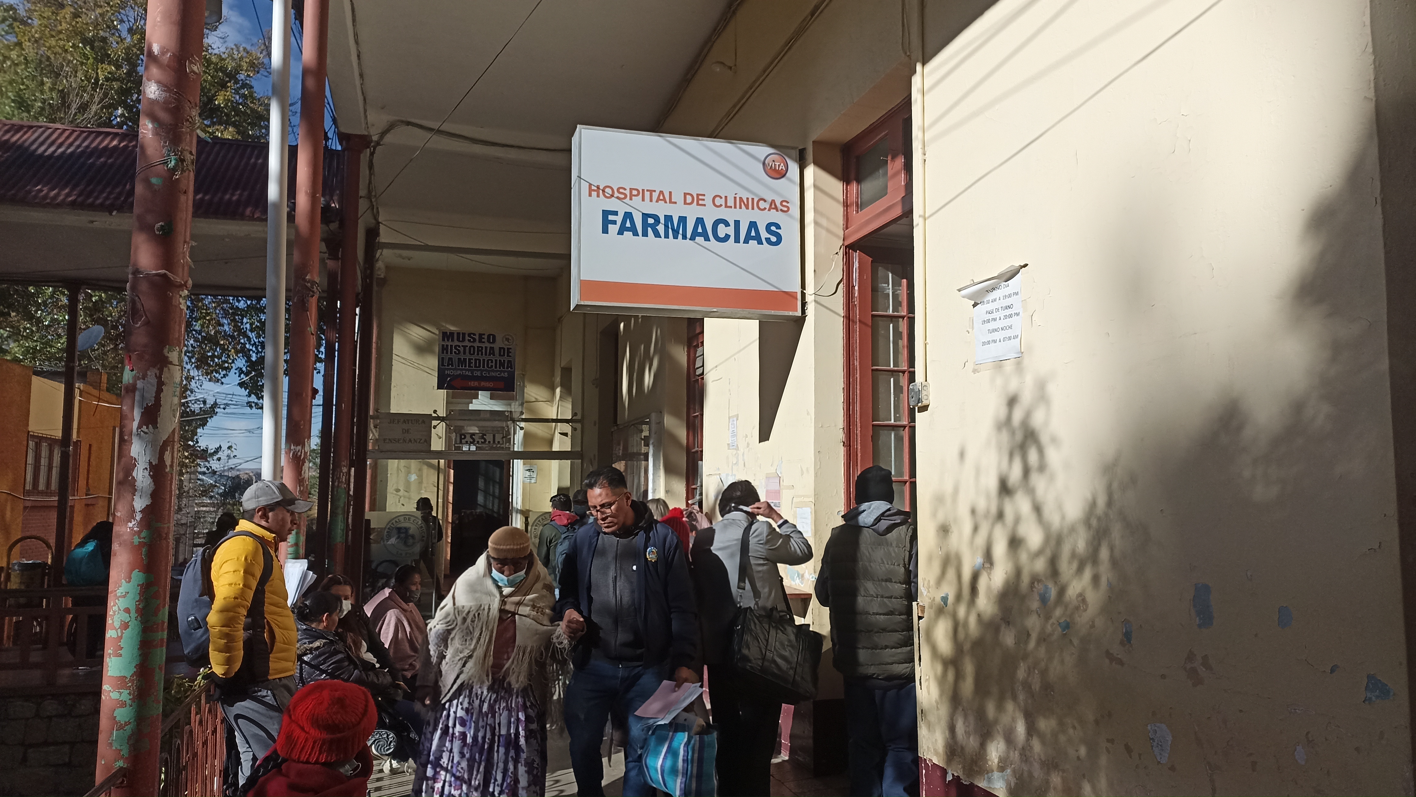 VERIFICATIVO DEFENSORIAL EVIDENCIA ESCASEZ DE MEDICAMENTOS EN FARMACIA DEL HOSPITAL DE CLÍNICAS EN LA PAZ