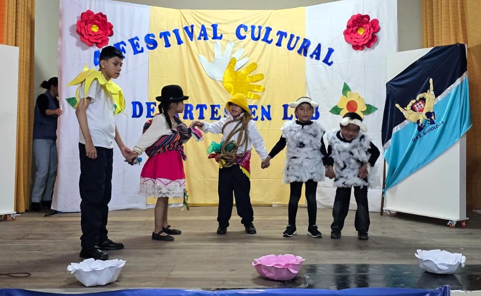 Chuquisaca: Defensoría del Pueblo revaloriza la riqueza de la Lengua de Señas Boliviana en el 4to Festival Cultural de Artes