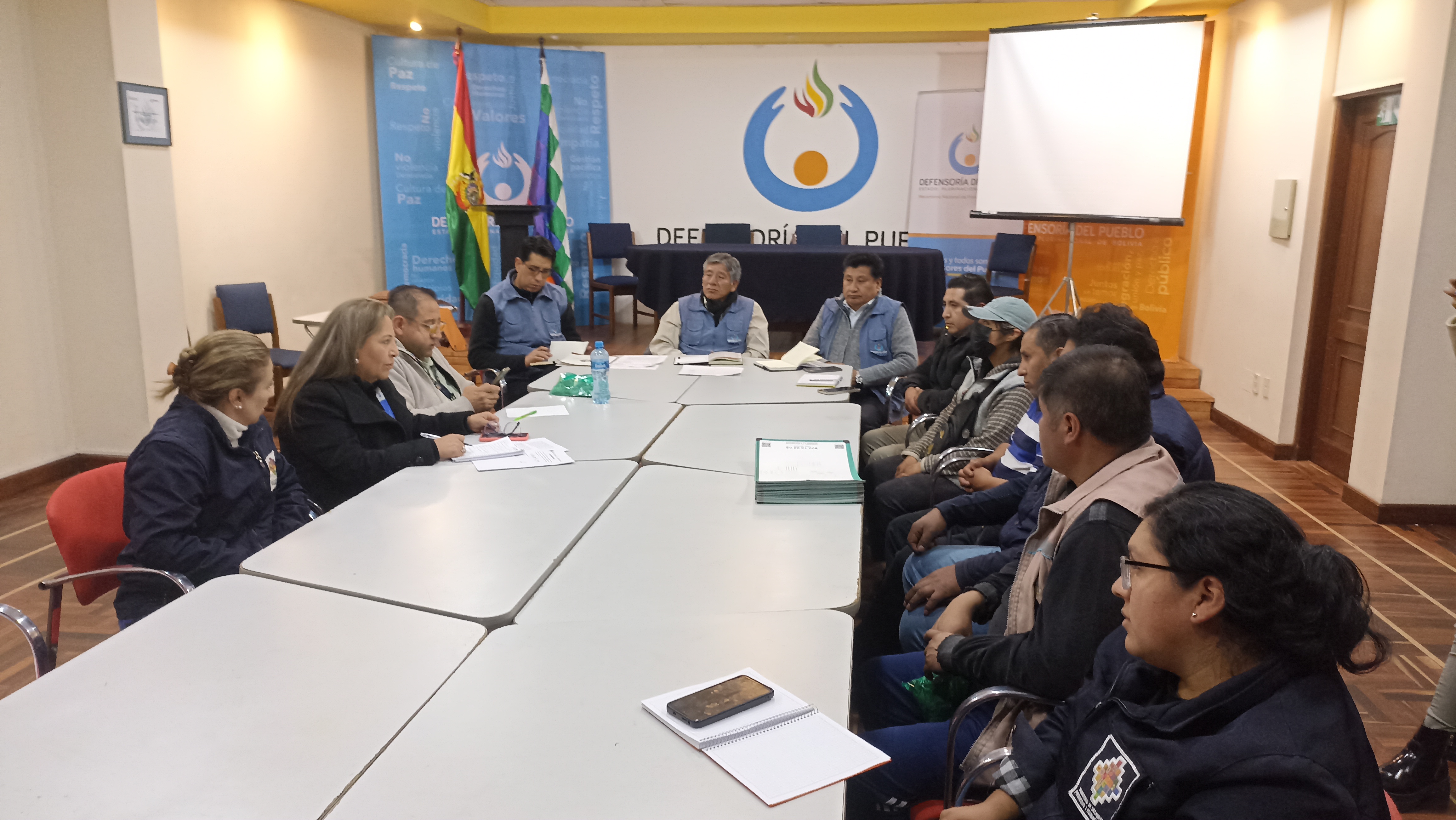 DEFENSORÍA DEL PUEBLO REINSTALA DIÁLOGO ENTRE EL GOBIERNO Y COMERCIALIZADORES PARA ANALIZAR LA CADENA PRODUCTIVA Y EL ABASTECIMIENTO DE ACEITE