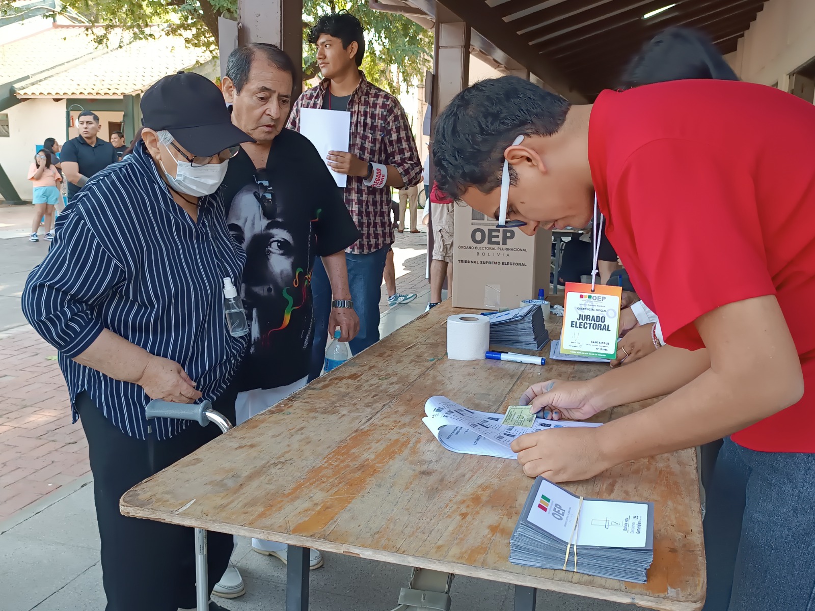 SANTA CRUZ: DELEGACIÓN DEFENSORIAL DESTACA PARTICIPACIÓN DE PERSONAS ADULTAS MAYORES EN LA JORNADA DE VOTACIÓN