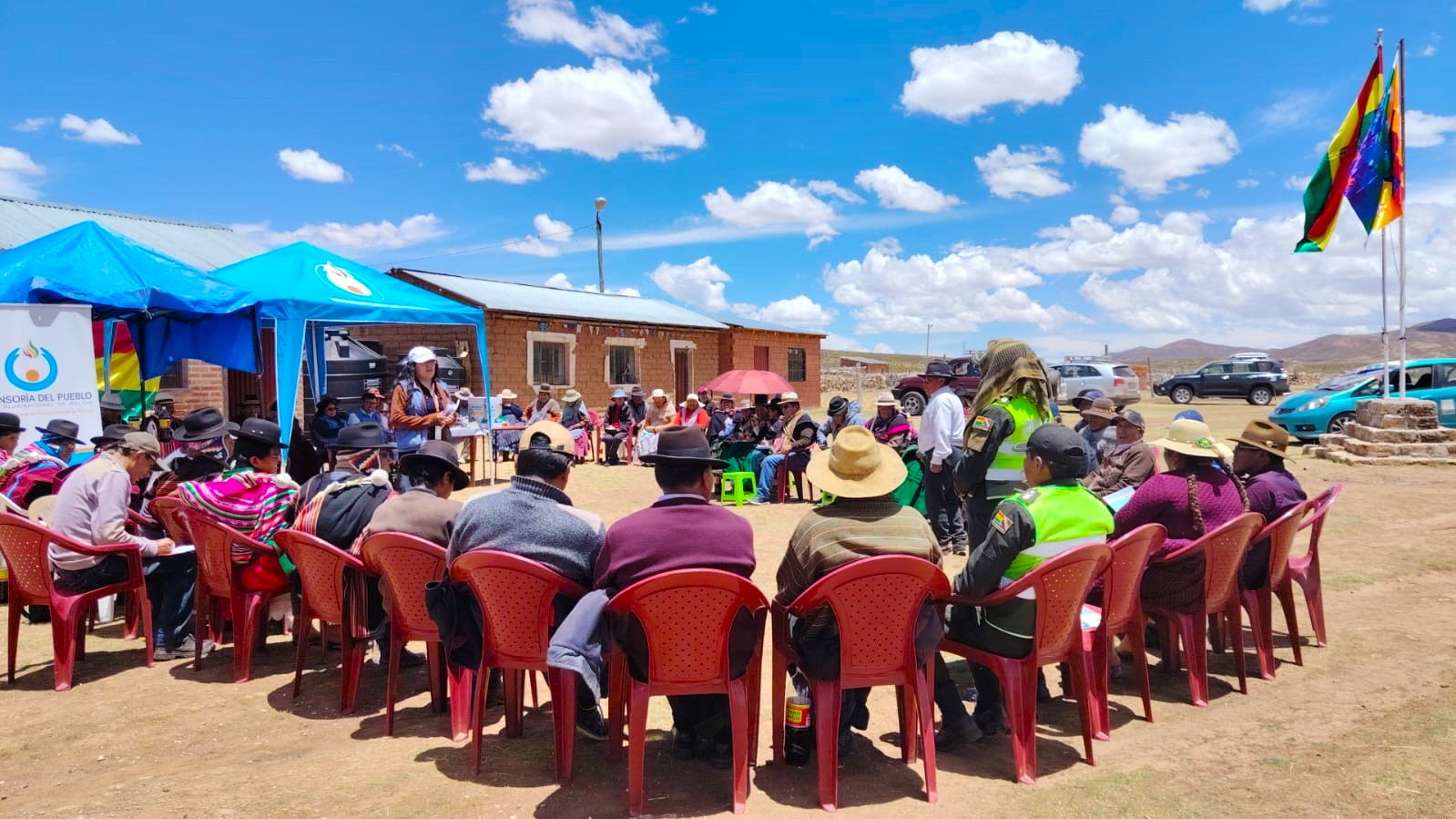 LA PAZ: DEFENSORÍA MÓVIL LLEGA A LA COMUNIDAD HUACUYO PARA SOCIALIZAR SUS SERVICIOS Y PROMOVER DEFENSA DE LOS DERECHOS HUMANOS