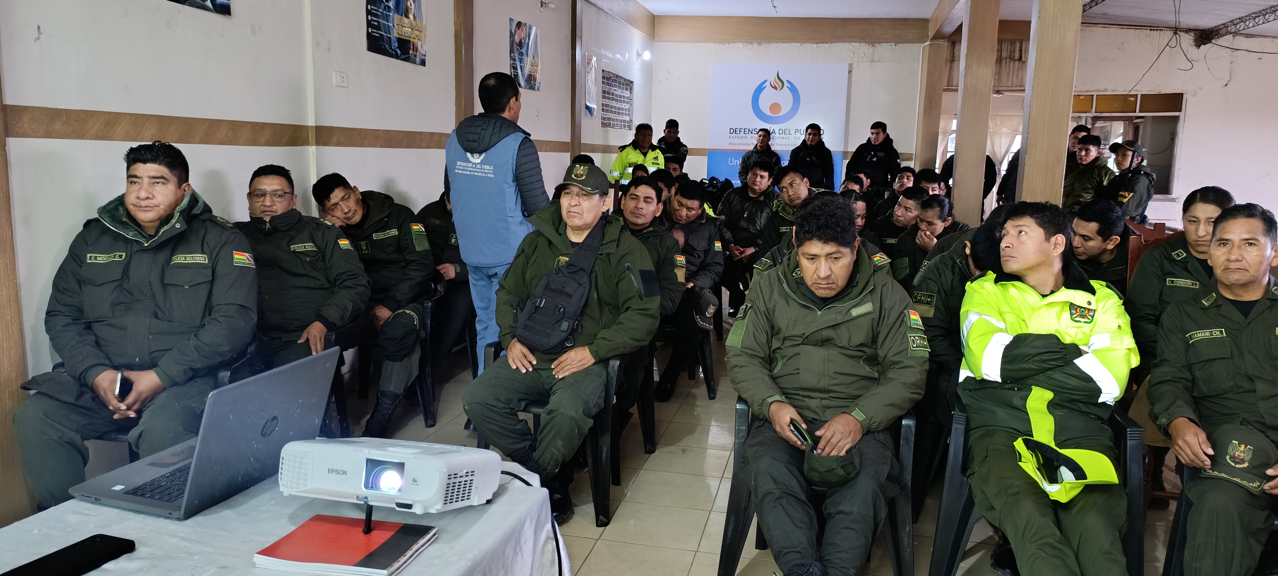 DEFENSORÍA DEL PUEBLO CAPACITA A FUNCIONARIOS POLICIALES DE YACUIBA EN PROTECCIÓN DE LOS DERECHOS HUMANOS Y PREVENCIÓN DE LA TORTURA