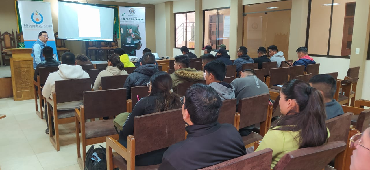 En temáticas vinculadas a los derechos humanos: Defensoría del Pueblo sensibiliza a 67 efectivos policiales de Chuquisaca