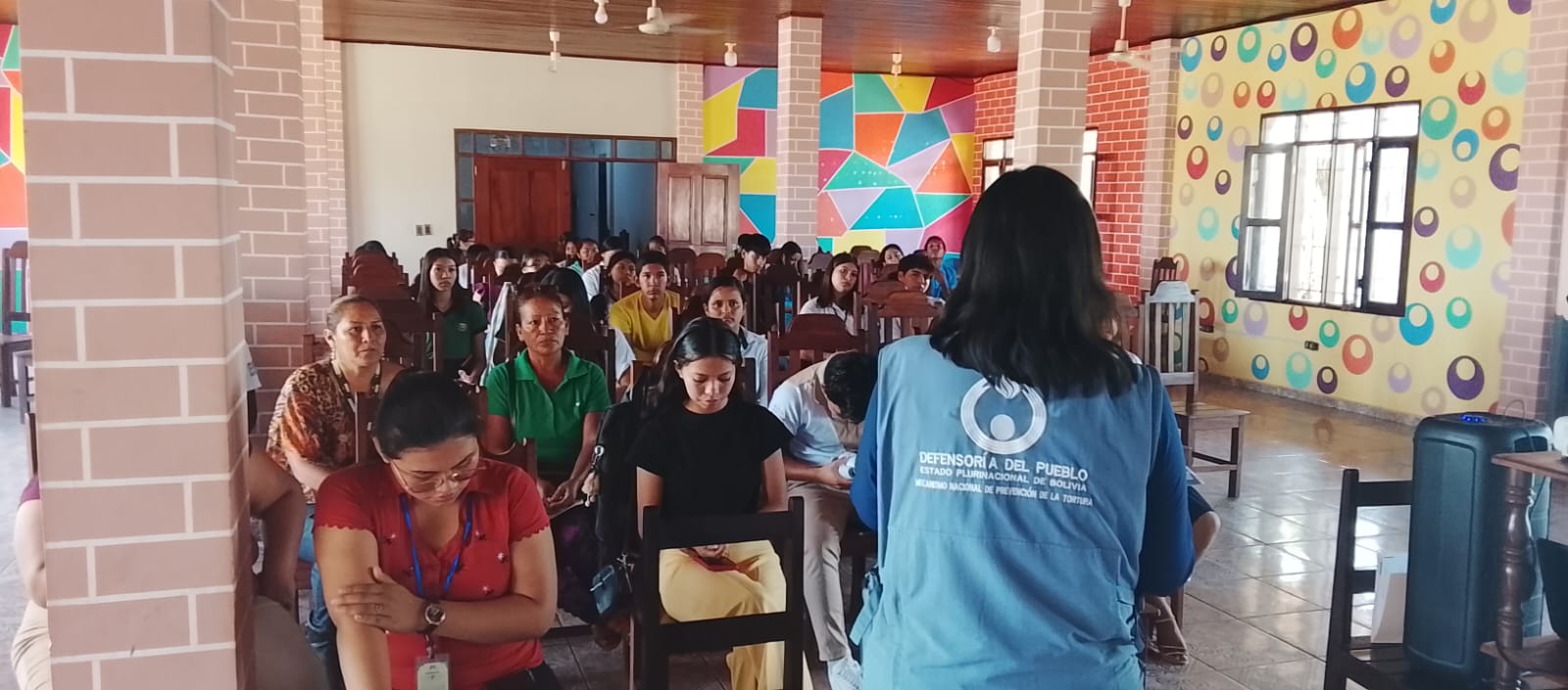 ESTUDIANTES DE RIBERALTA FORTALECEN SU ROL COMO DEFENSORES DE DERECHOS HUMANOS EN ENCUENTRO INTERGENERACIONAL