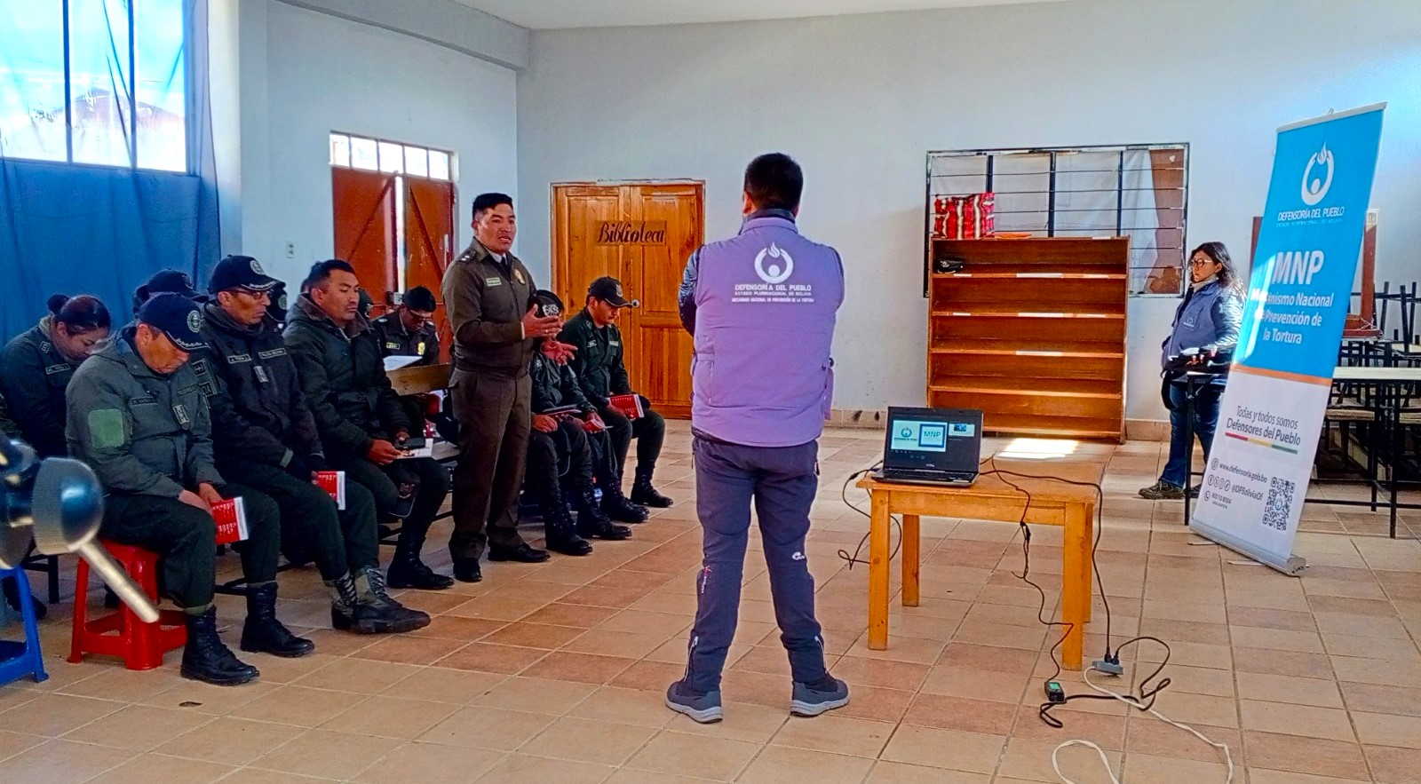 VIACHA: DEFENSORÍA DEL PUEBLO CAPACITÓ A 18 SERVIDORES POLICIALES DE QALAUMA SOBRE LA LEY N° 870 Y PREVENCIÓN DE LA TORTURA