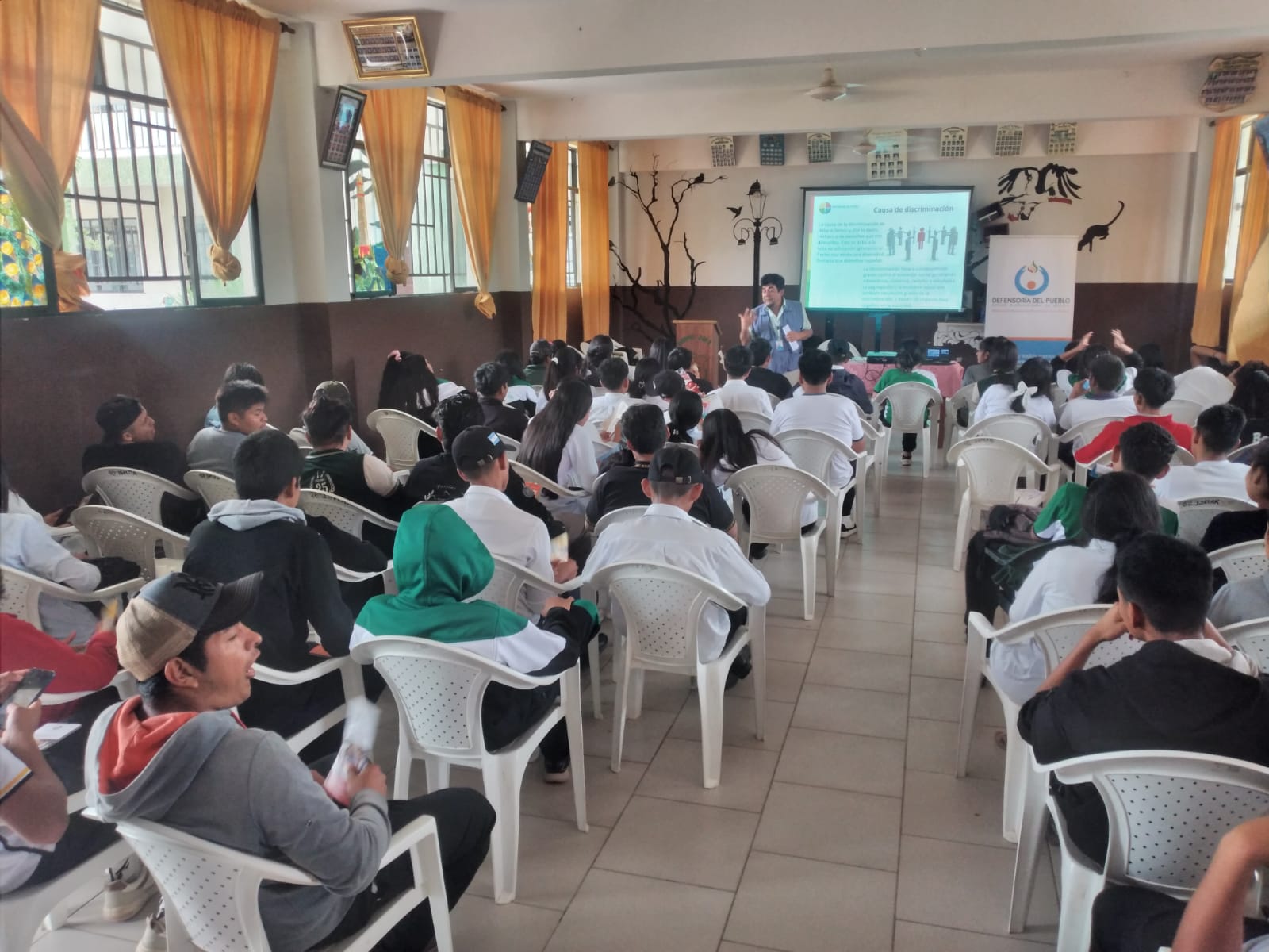 Defensoría del Pueblo capacita a estudiantes de Yacuiba en la lucha contra la discriminación y el racismo