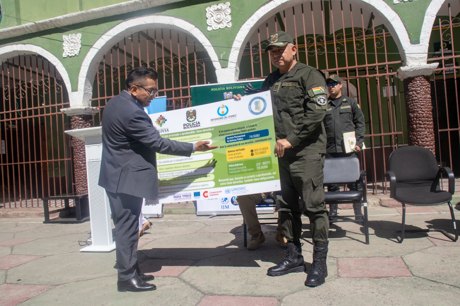DEFENSORÍA DEL PUEBLO PROMUEVE DERECHOS DE PERSONAS APREHENDIDAS INSTALANDO BANNERS INFORMATIVOS EN MÁS DE 130 CELDAS POLICIALES EN TODO EL PAÍS