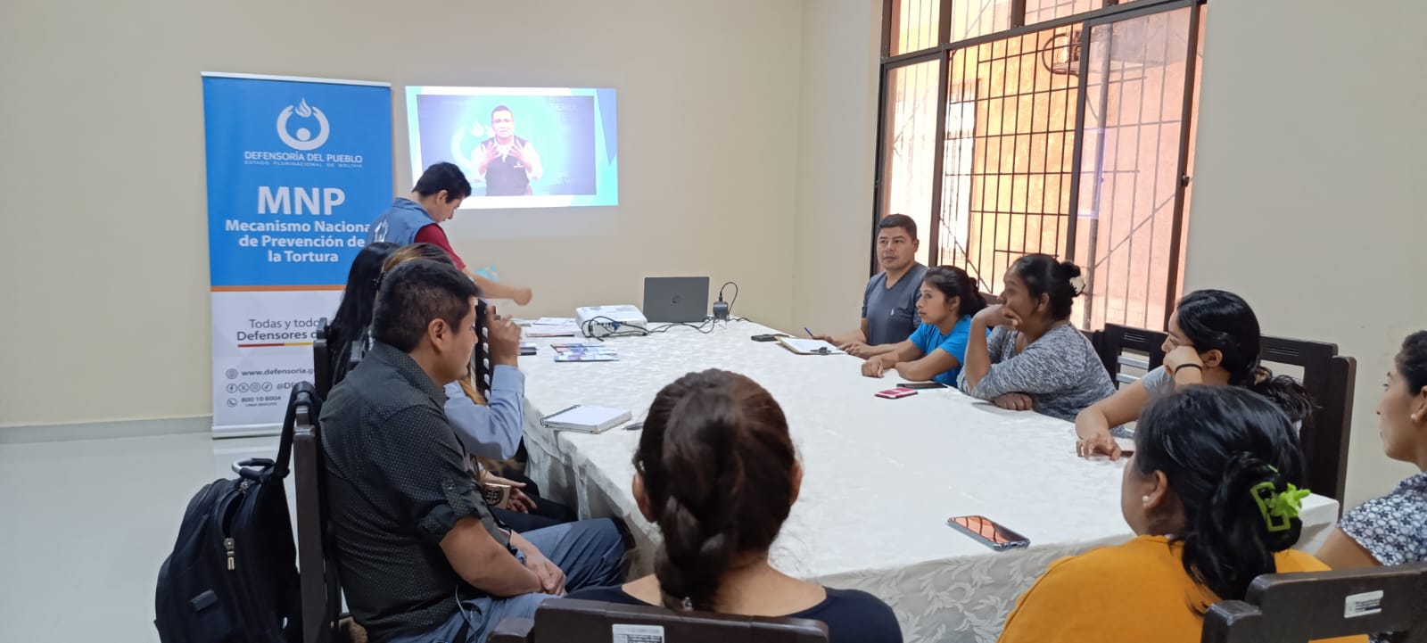 CARAPARÍ: DEFENSORÍA DEL PUEBLO FORTALECE PREVENCIÓN DE LA TORTURA Y DERECHOS HUMANOS CON TALLER DIRIGIDO A FUNCIONARIOS DEL SEREGES