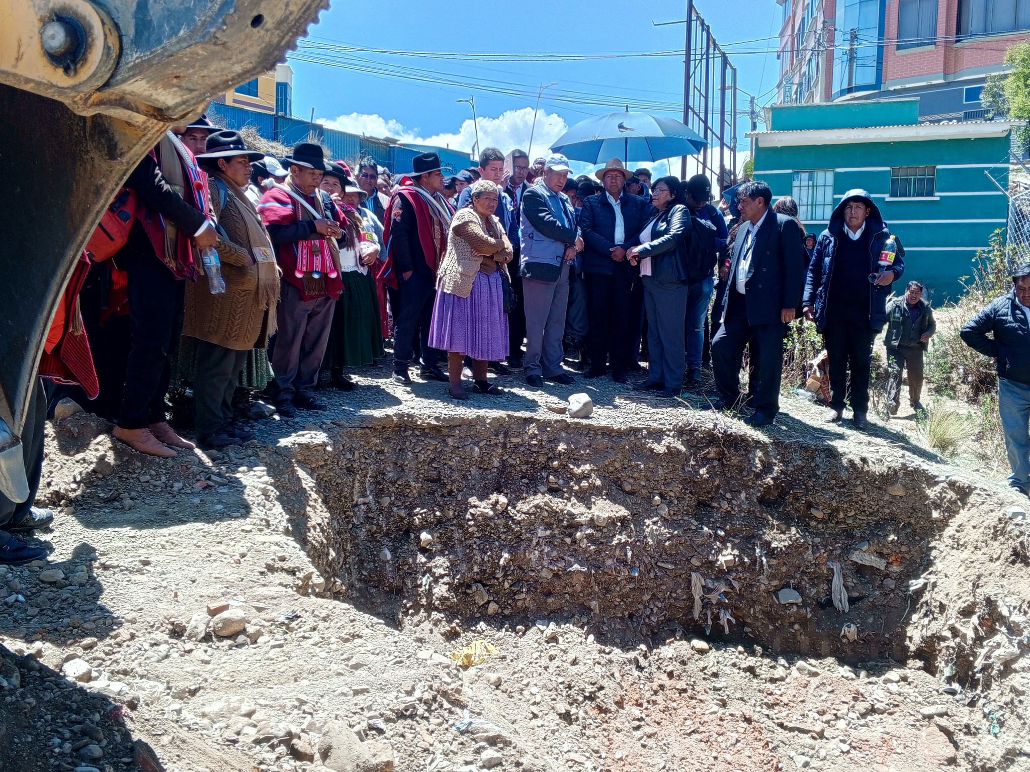 DEFENSORÍA DEL PUEBLO MEDIA EN CONFLICTO LIMÍTROFE ENTRE MUNICIPIOS DE EL ALTO Y ACHOCALLA Y LOGRA ENCAMINAR EL DIÁLOGO