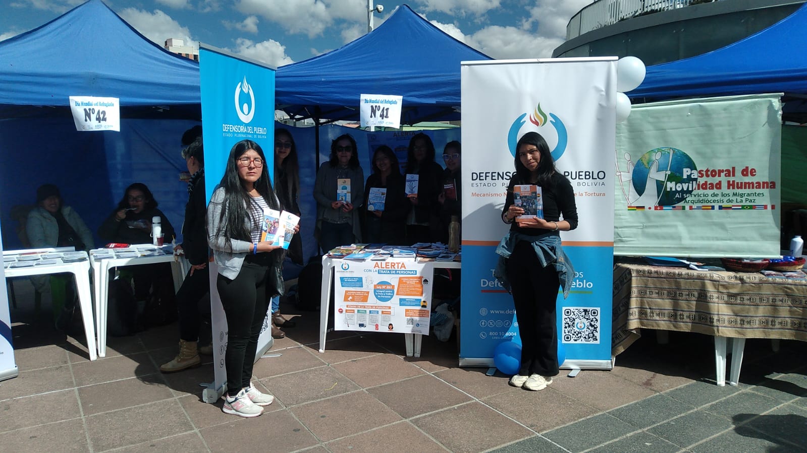 DEFENSORÍA DEL PUEBLO ORIENTA SOBRE MOVILIDAD HUMANA EN LA VII FERIA DE EMPRENDIMIENTOS DESARROLLADOS POR PERSONAS REFUGIADAS EN LA PAZ