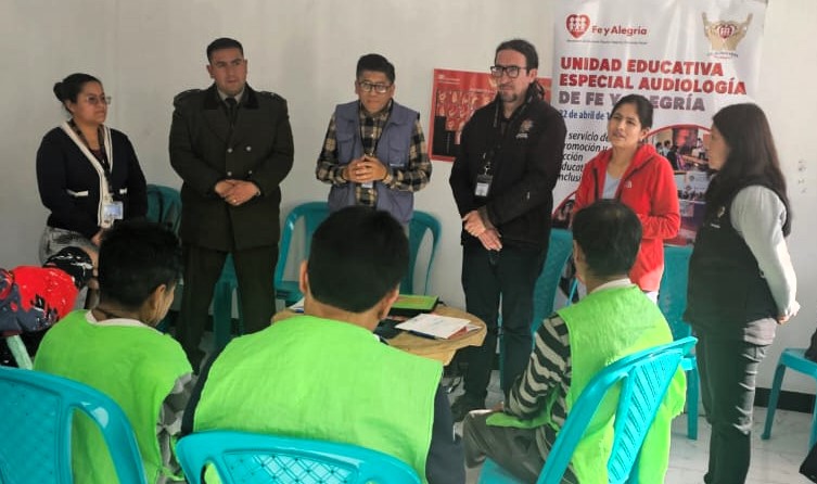 Tras la intervención de la Defensoría del Pueblo, la autoridad judicial dispone el cese de la detención preventiva de una privada de libertad sorda