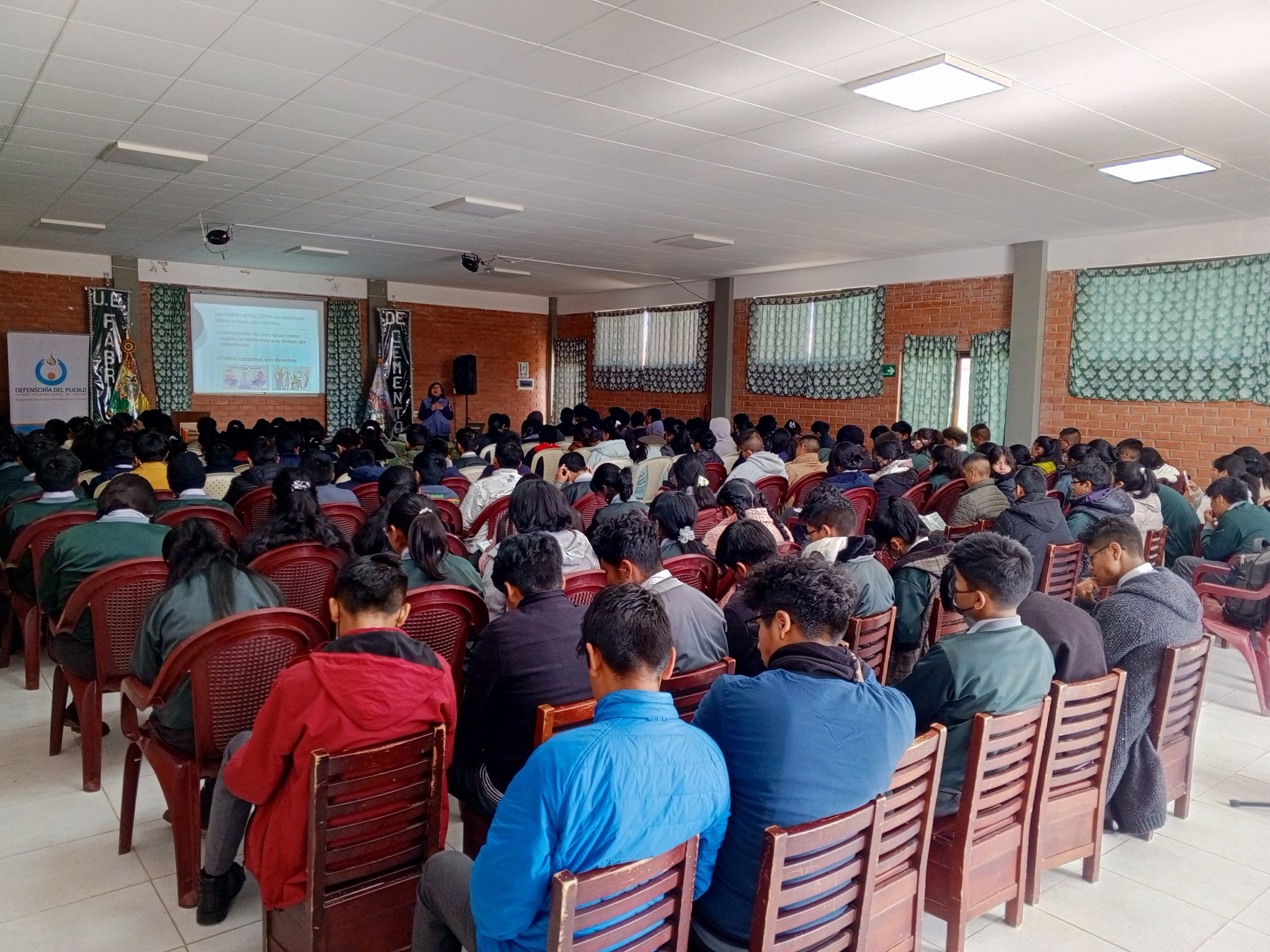 120 ESTUDIANTES DE LA U.E. FÁBRICA DE CEMENTO FORTALECEN SUS CONOCIMIENTOS EN DERECHOS HUMANOS Y PREVENCIÓN DE LA VIOLENCIA