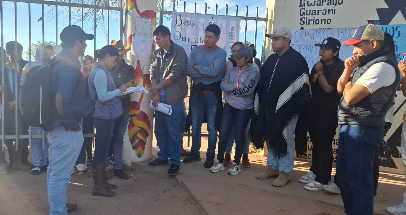 La Defensoría del Pueblo promueve espacios de diálogo en el conflicto entre estudiantes y autoridades académicas de la Universidad Indígena Guaraní – APIAGUAIKI TÜPA