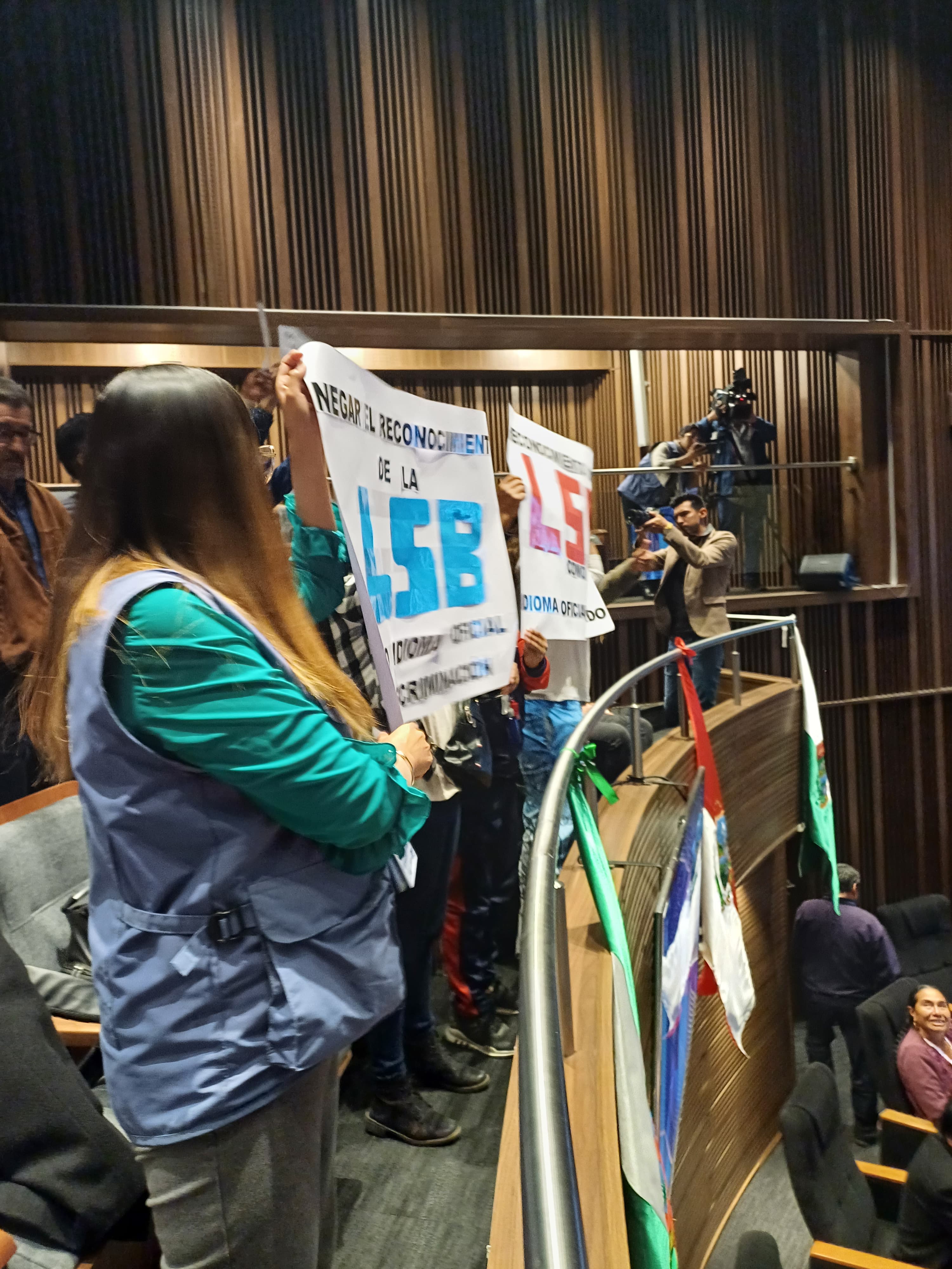 DEFENSORÍA DEL PUEBLO CELEBRA APROBACIÓN EN EL SENADO DEL PROYECTO DE LEY DE RECONOCIMIENTO A LA LENGUA DE SEÑAS BOLIVIANA COMO IDIOMA OFICIAL