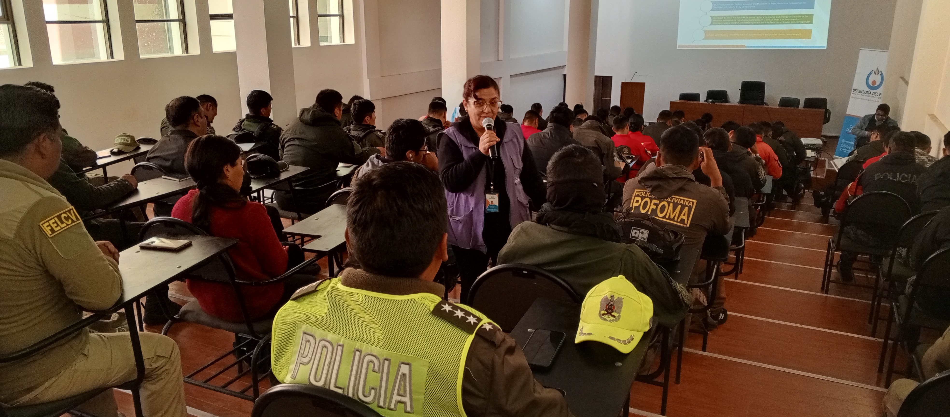 DEFENSORÍA DEL PUEBLO Y POLICÍA INICIAN CURSO ESPECIALIZADO EN DERECHOS HUMANOS PARA PERSONAL POLICIAL EN POTOSÍ