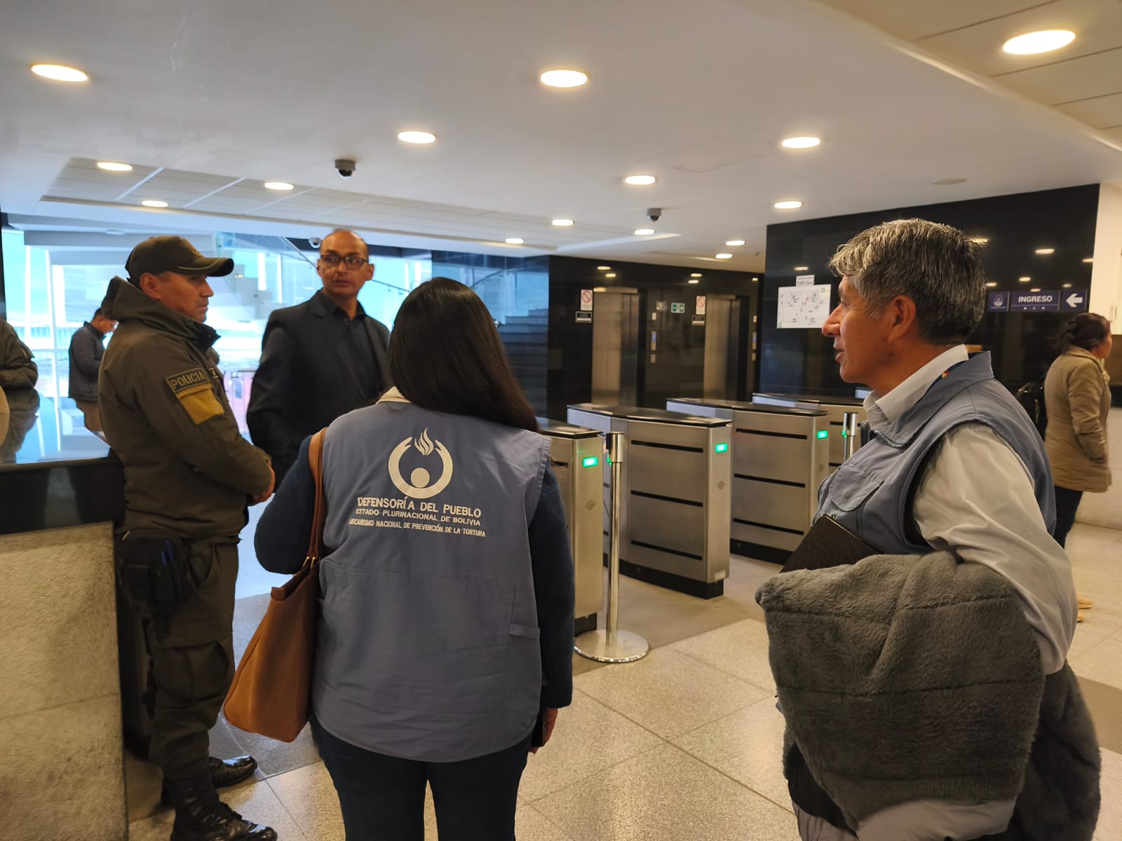 CÁMARA DE DIPUTADOS OBSTACULIZA VEEDURÍA DE LA DEFENSORIA DEL PUEBLO E IMPIDE INGRESO DE COMUNARIOS DE NOR LÍPEZ A LA SESIÓN QUE TRATA CONTRATO DE LITIO