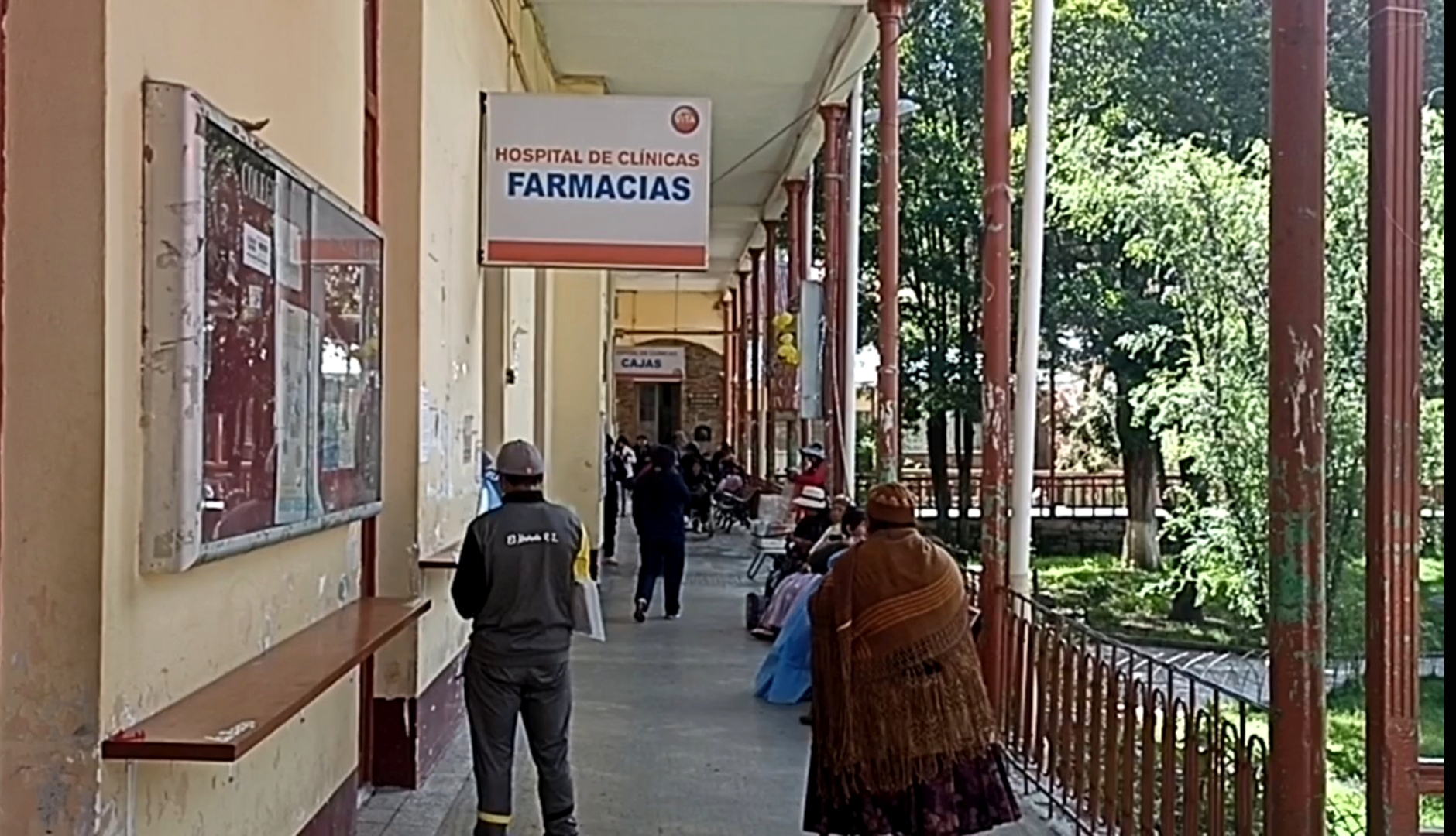 DEFENSORÍA DEL PUEBLO VERIFICA SITUACIÓN DEL ABASTECIMIENTO DE MEDICAMENTOS EN EL HOSPITAL DE CLÍNICAS DE LA PAZ
