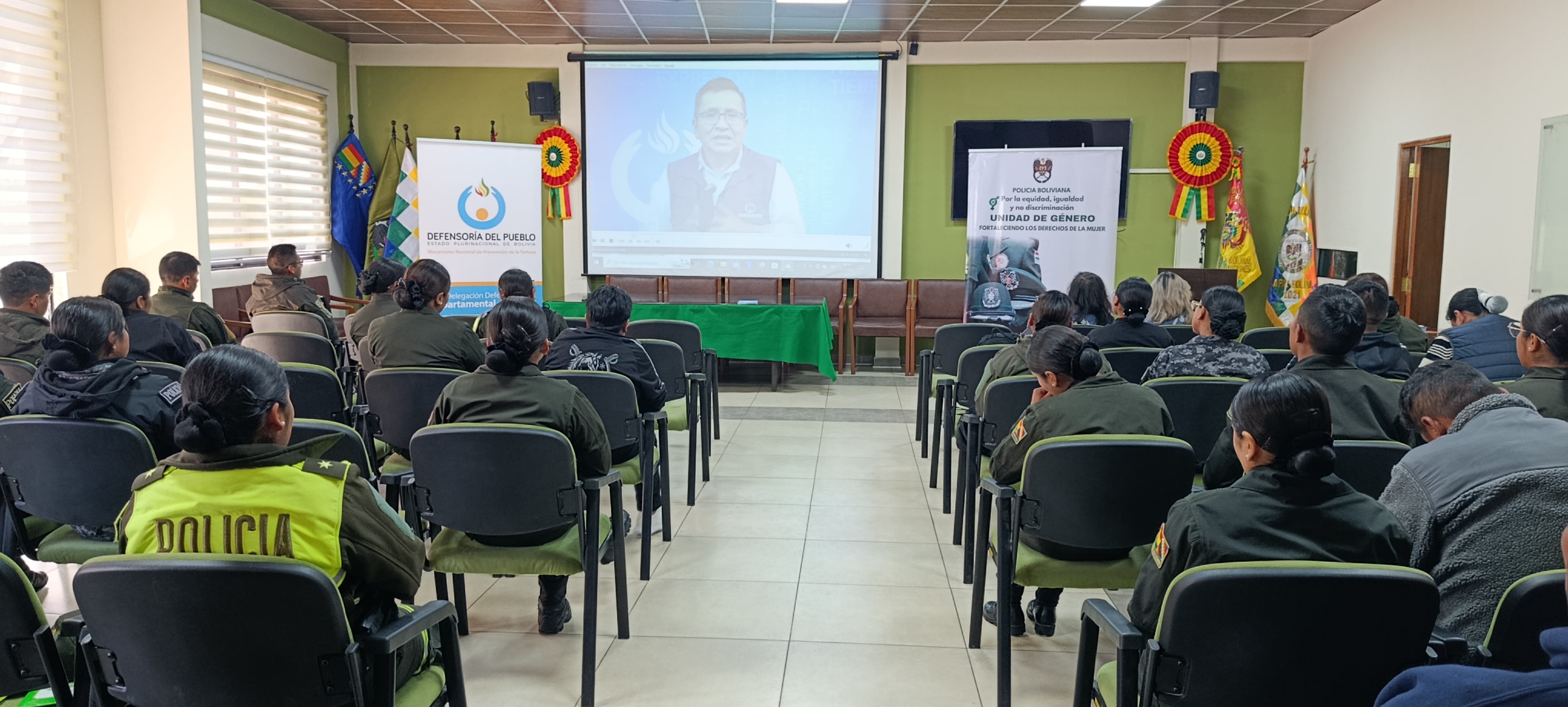 DEFENSORÍA DEL PUEBLO FORMA A POLICÍAS EN CULTURA DE PAZ Y PREVENCIÓN DEL RACISMO Y LA DISCRIMINACIÓN