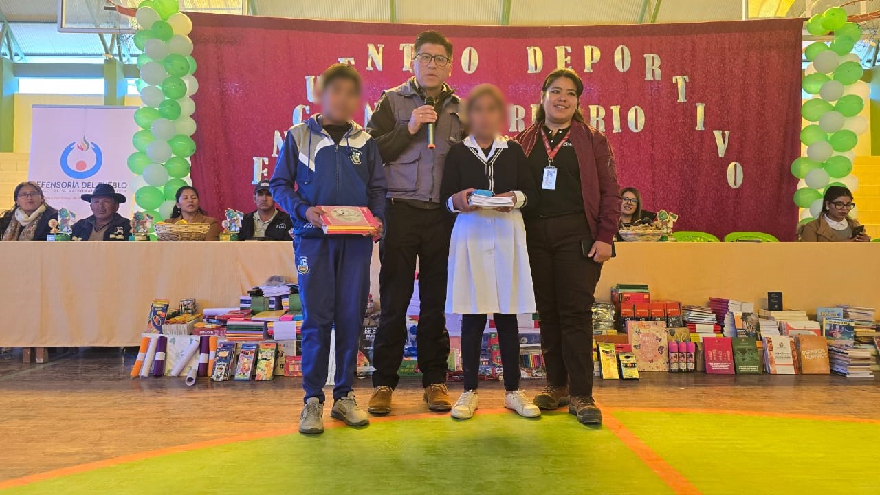 Defensoría del Pueblo entrega un importante lote de material escolar a más de 700 niñas, niños y adolescentes del municipio de Icla