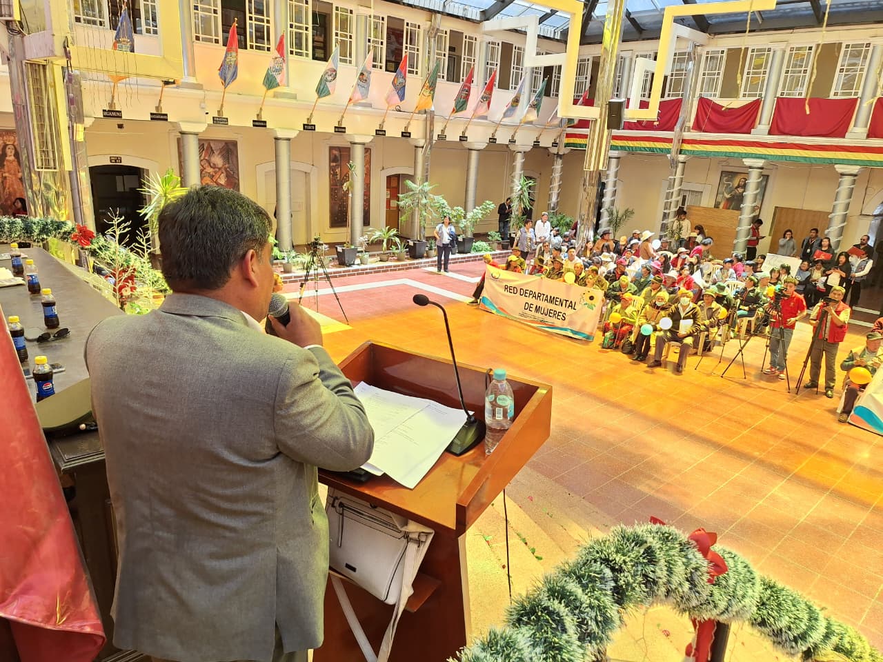 DEFENSORÍA DEL PUEBLO EN ORURO CONMEMORA LOS 77 AÑOS DE LA DECLARACIÓN UNIVERSAL DE DERECHOS HUMANOS