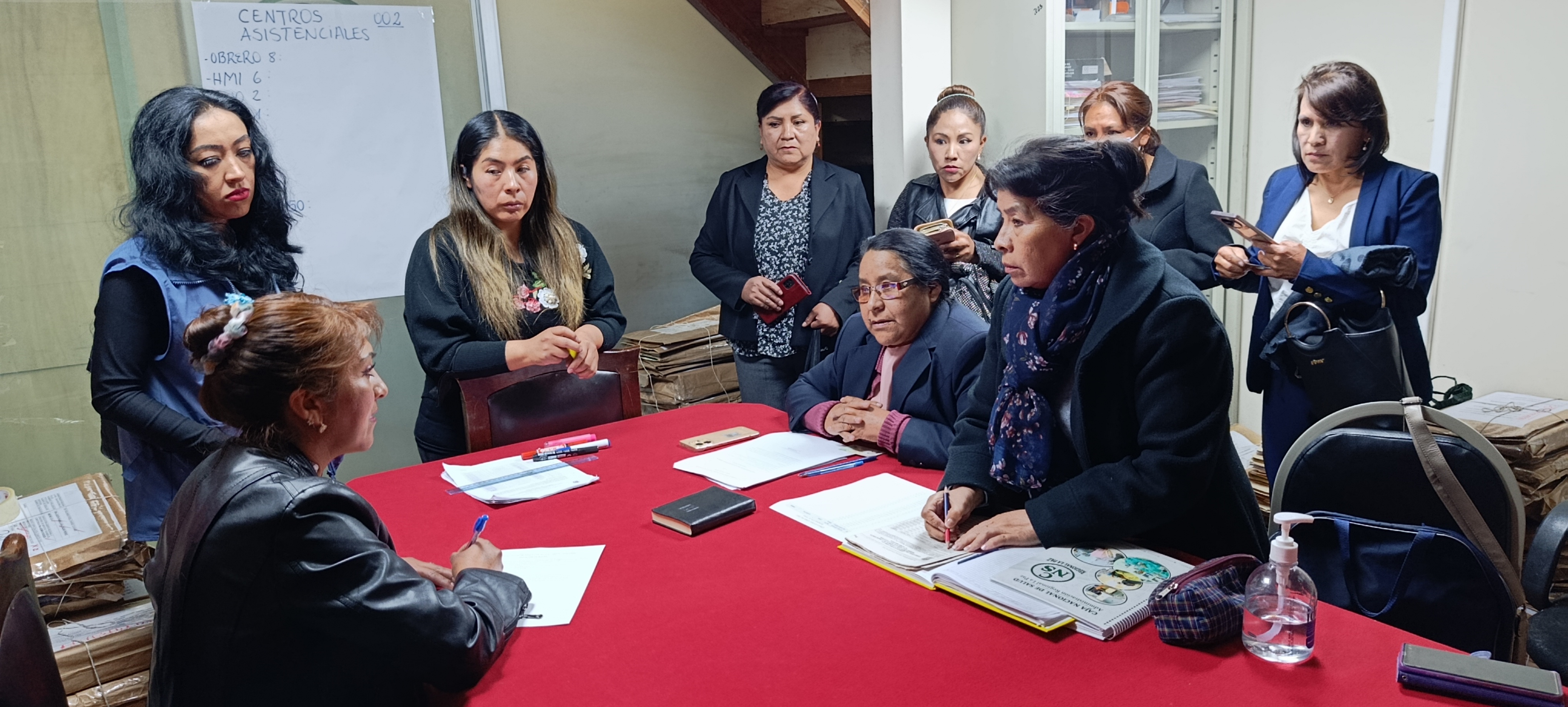 221 ENFERMERAS Y ENFERMEROS DE LA CNS DE LA PAZ RECIBEN ITEMS TRAS CONTINUIDAD DEL PROCESO DE EVALUACIÓN GESTIONADO POR  DEFENSORIA DEL PUEBLO