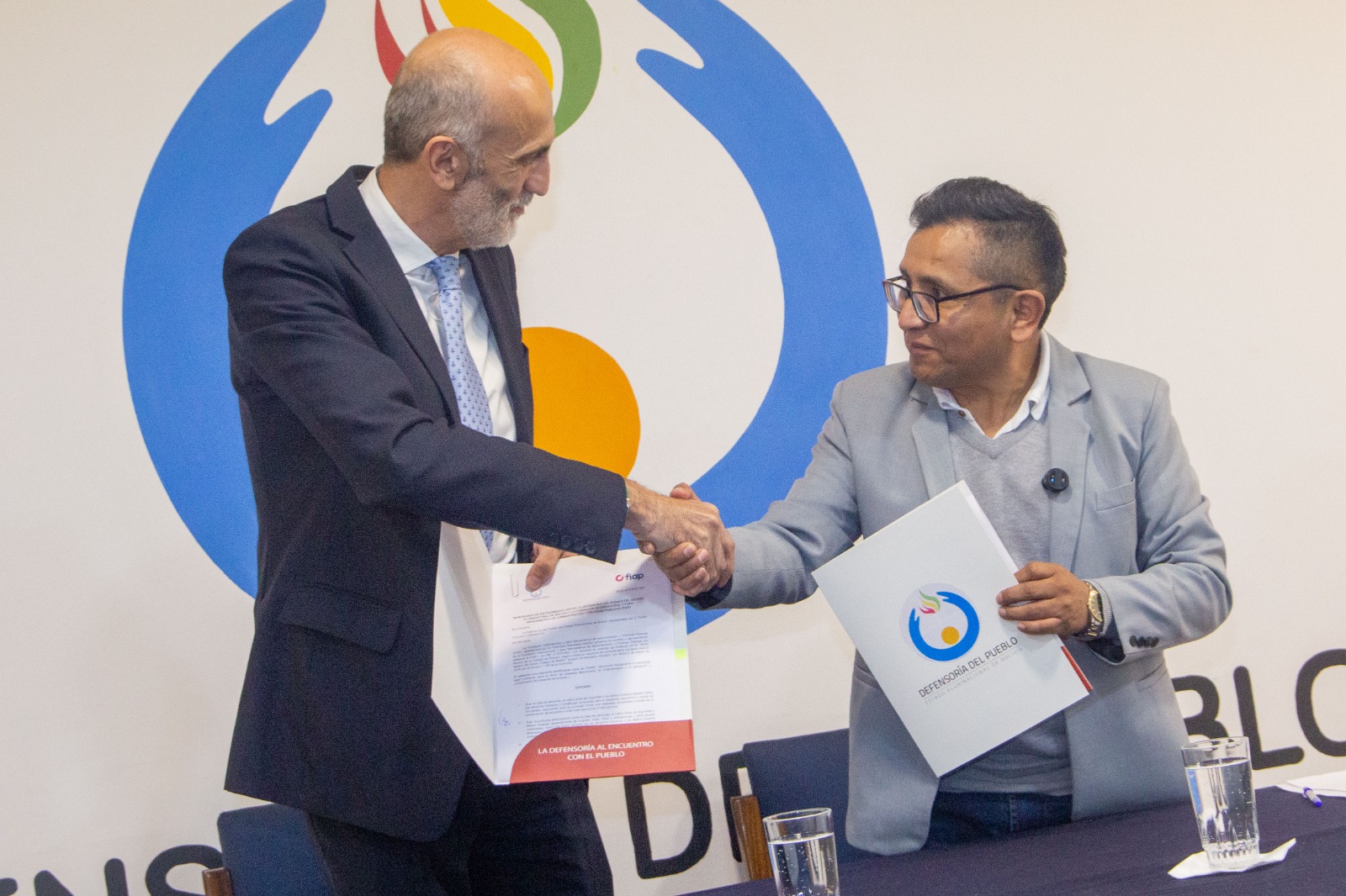 DEFENSORÍA DEL PUEBLO Y FIAP ACUERDAN TRABAJO CONJUNTO EN PREVENCIÓN DE TRATA DE PERSONAS, TRÁFICO ILÍCITO DE MIGRANTES Y DELITOS CONEXOS