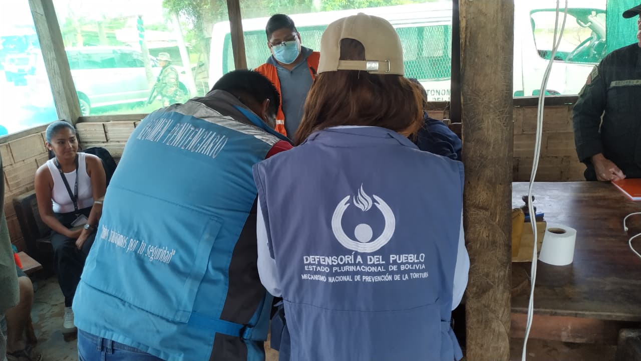 DEFENSORÍA DEL PUEBLO VERIFICA CUMPLIMIENTO DE DERECHOS DE PERSONAS PRIVADAS DE LIBERTAD EN EL CENTRO DE REHABILITACIÓN VARONES MOCOVÍ