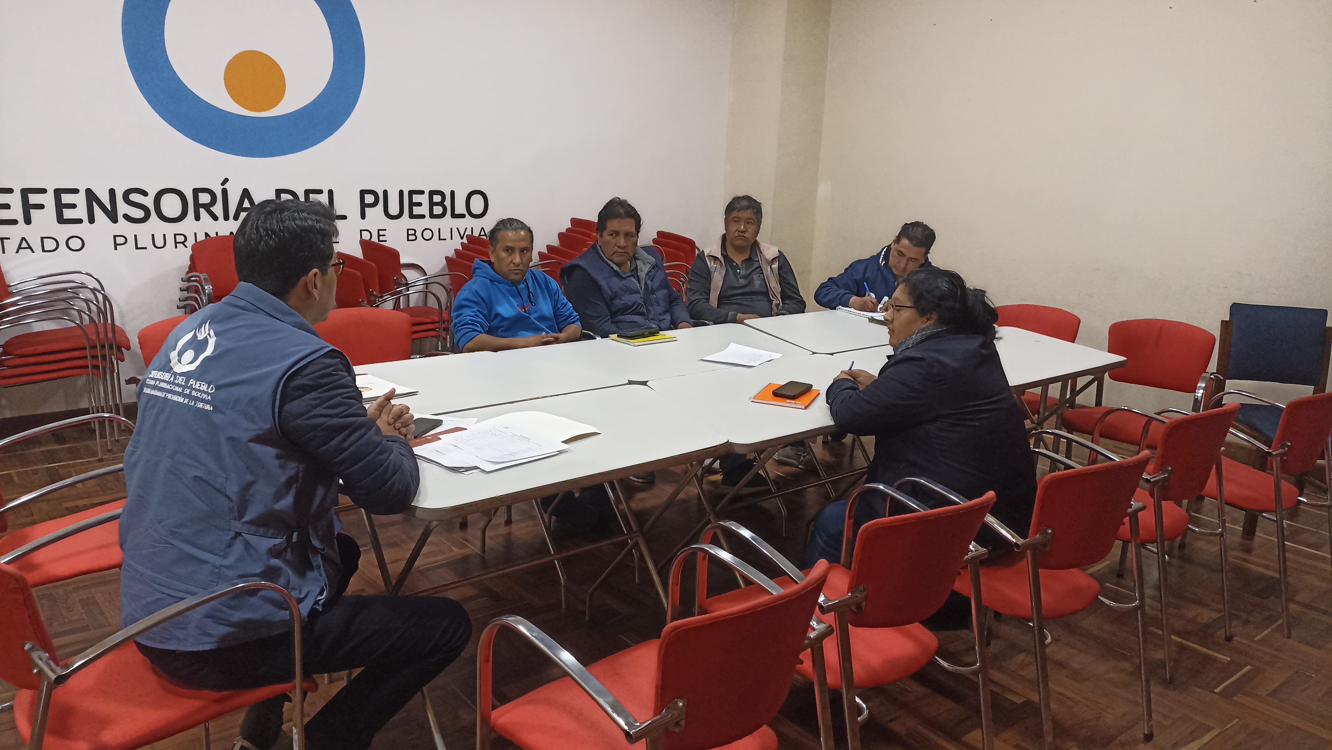 COMERCIALIZADORES Y AUTORIDADES ANALIZAN CADENA DE DISTRIBUCIÓN DEL ACEITE EN DIÁLOGO INSTALADO POR LA DEFENSORÍA DEL PUEBLO