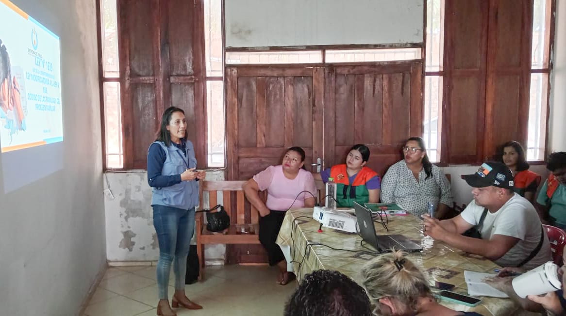 DEFENSORÍA DEL PUEBLO SOCIALIZA LA LEY N° 1639 CON SERVIDORES PÚBLICOS EN GUAYARAMERÍN PARA PREVENIR MATRIMONIOS INFANTILES