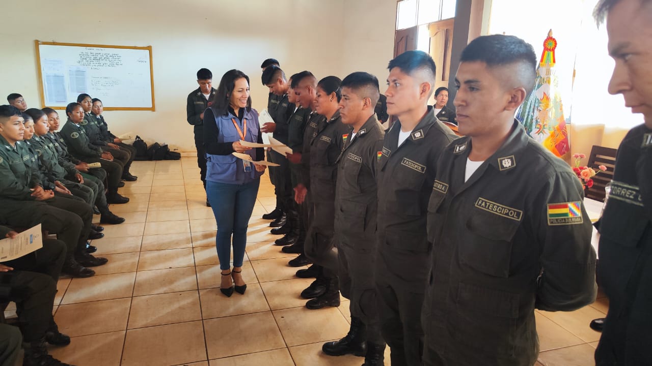 DEFENSORÍA DEL PUEBLO RECONOCE A ESTUDIANTES E INSTRUCTORES DE FATESCIPOL RIBERALTA POR SU COMPROMISO CON LA FORMACIÓN EN DERECHOS HUMANOS