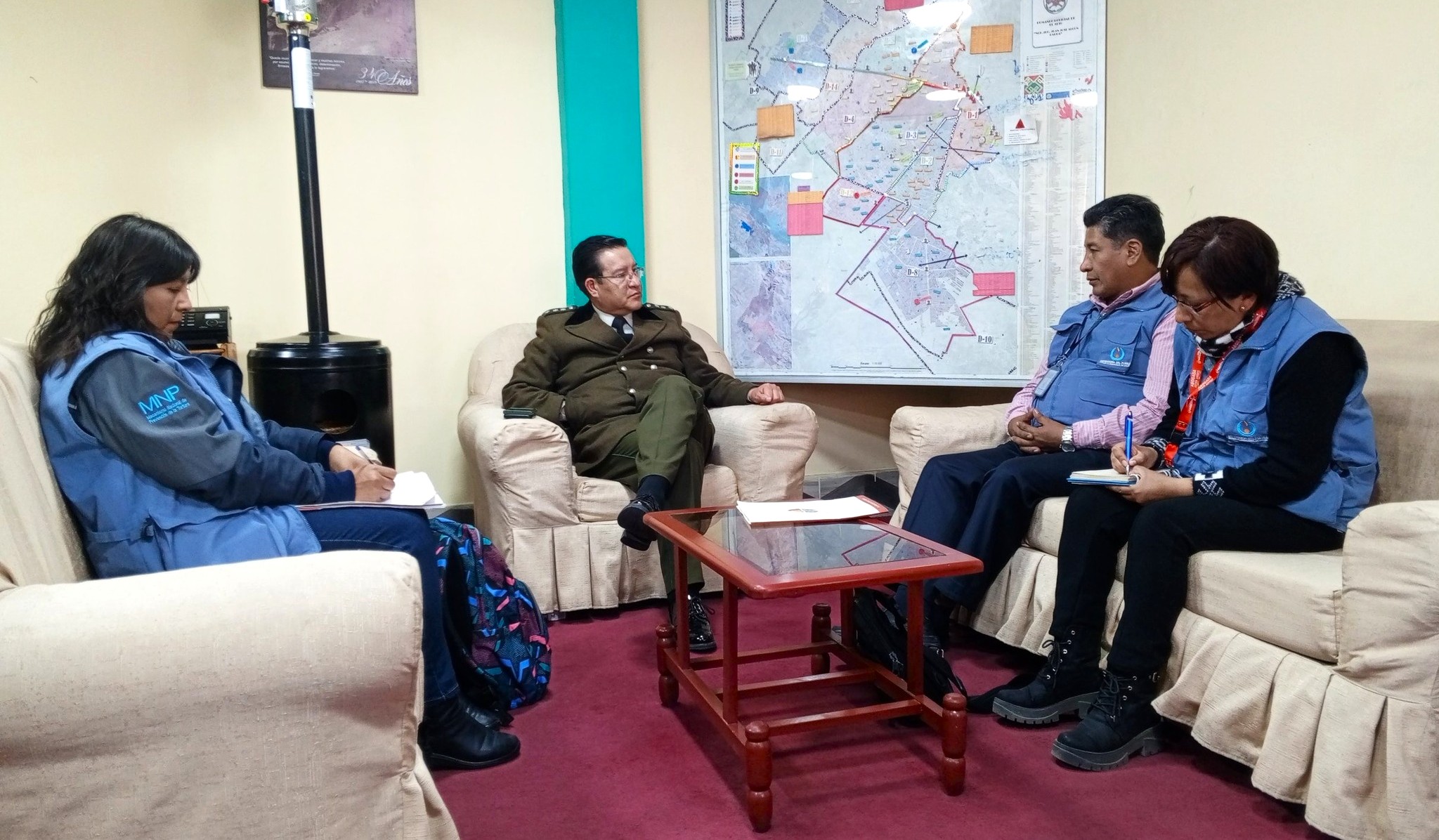 DEFENSORÍA DEL PUEBLO Y EL COMANDO POLICIAL DE EL ALTO COORDINAN ACCIONES PARA LA PROTECCIÓN DE DD.HH. Y LA ATENCIÓN DE CASOS DURANTE LA JORNADA ELECTORAL