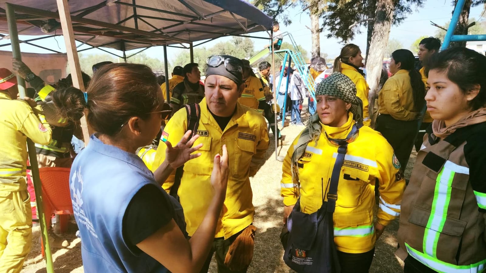 DEFENSORÍA DEL PUEBLO VIGILA ATENCIÓN A INCENDIOS EN SERRANÍA DE SAMA Y COORDINA APOYO A BOMBEROS VOLUNTARIOS