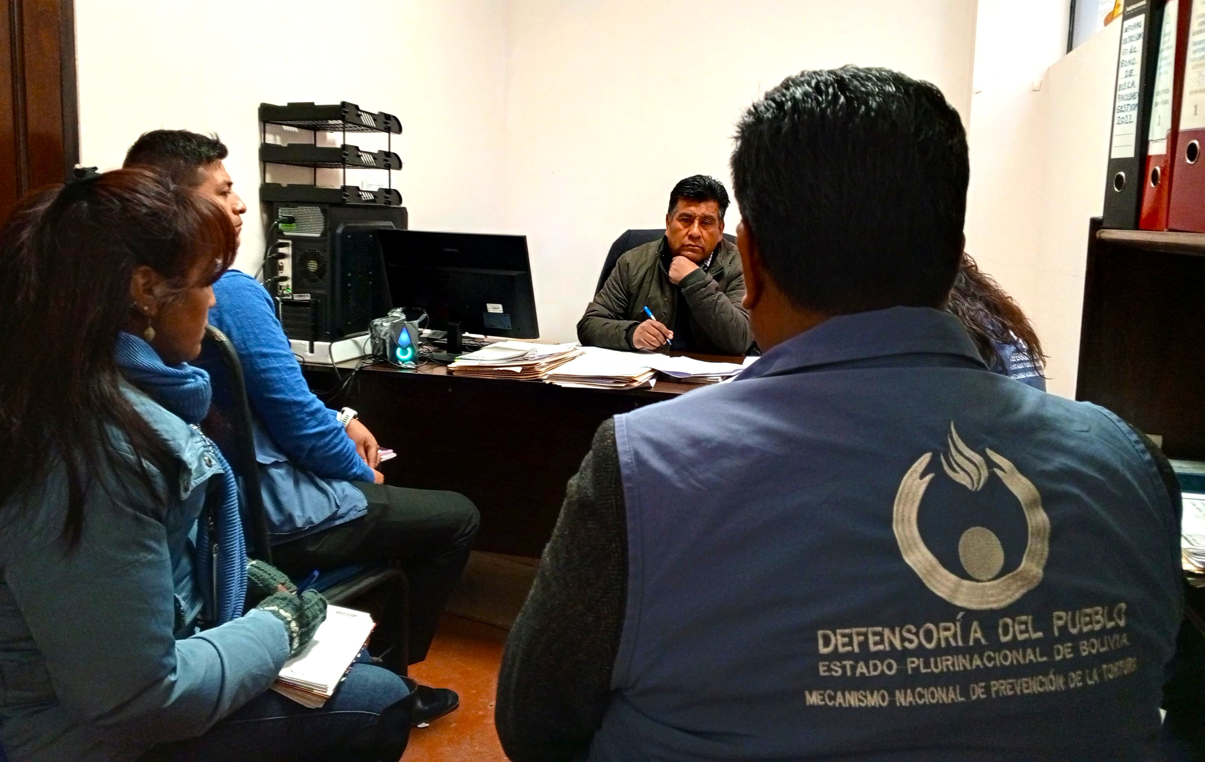 DEFENSORÍA DEL PUEBLO GESTIONA LA FIRMA DE CONVENIO PARA LA IMPLEMENTACIÓN DE LA “DEFENSORÍA MÓVIL” EN EL MUNICIPIO DE ACHOCALLA